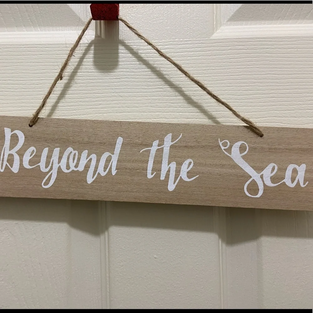 NWT “Beyond The Sea” Nautical Wall Decor.